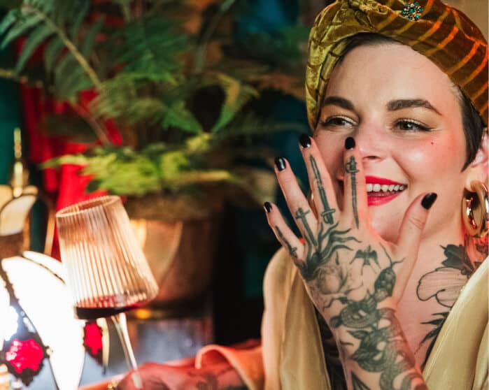 Freakshow wine fortune teller with tattoos